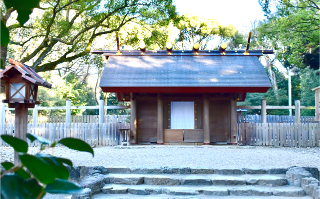 境内のお社を巡る