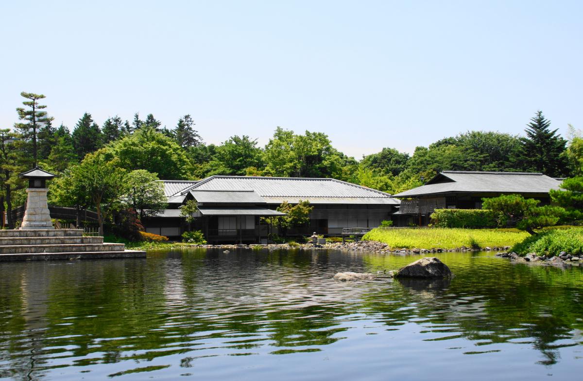 白鳥庭園　清羽亭