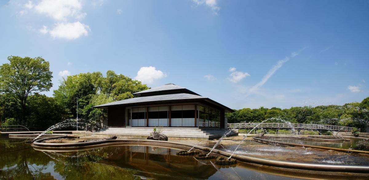 白鳥庭園　汐入の庭