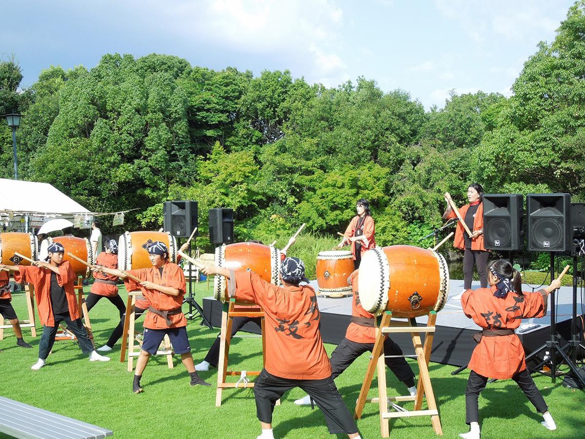 白鳥庭園　春浪漫 夢こいのぼり