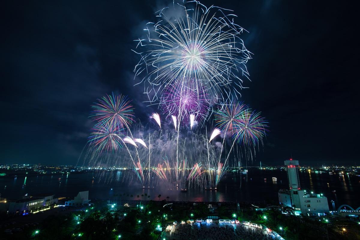 名港水上芸術花火