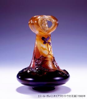 エミール・ガレ《ニオイアラセイトウ文花器》1900年