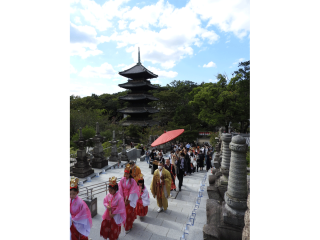 八事山興正寺 千燈供養会「稚児行列」