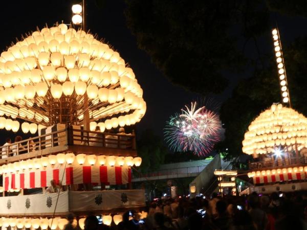 熱田まつり（尚武祭）の花火・献灯まきわらの写真