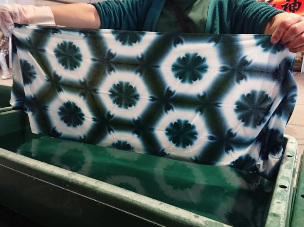 オアシス21iセンター 有松・鳴海絞染め体験の様子