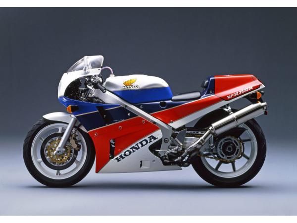 ホンダ VFR750R(RC30)(1987年)※展示車両とは色が異なります【画像提供：本田技研工業(株)】