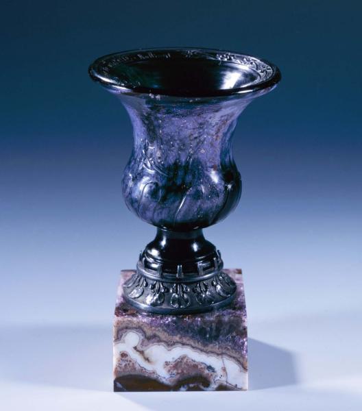 エミール・ガレ《菫文花器》1889年