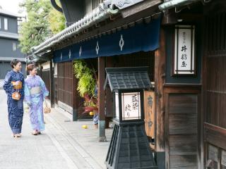 Arimatsu Narumi Shibori