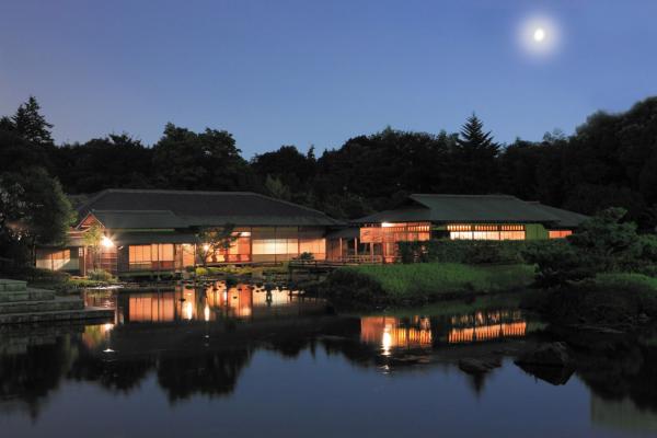 白鳥庭園 夜間開園