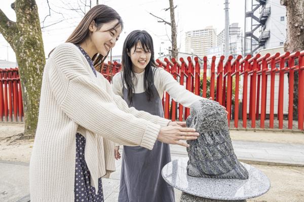 高牟神社　百度石のフクロウ