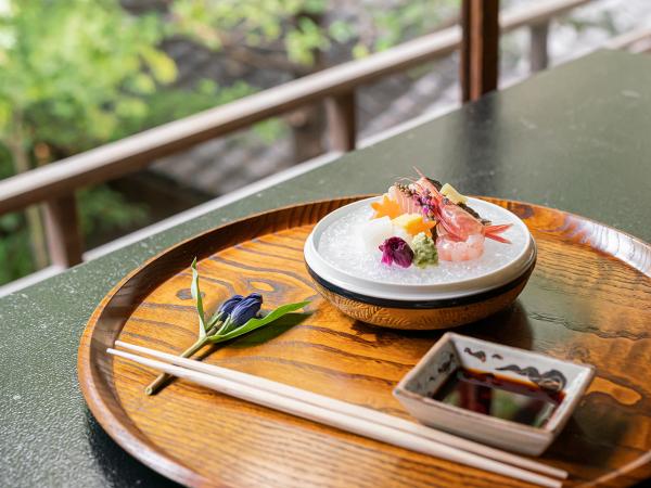 Món ăn truyền thống của Nhật (Kaiseki) vào buổi trưa chỉ có ngày thường mới có