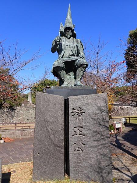 熊本城前の清正像（熊本県熊本市）
