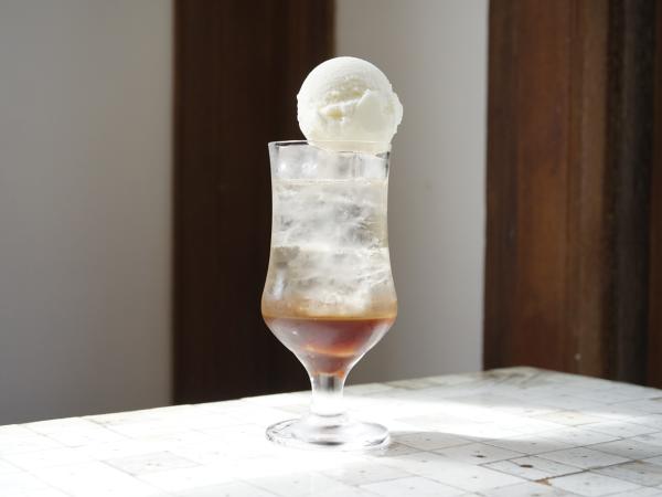 紅茶のクリームソーダ