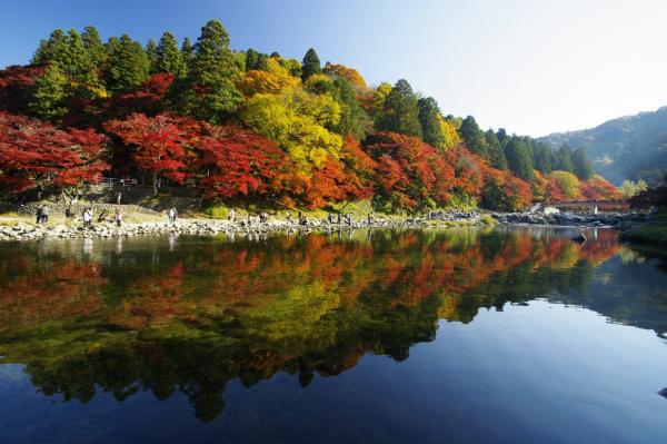 香嵐渓　巴川の水鏡