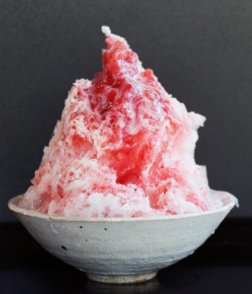 果肉いちご蜜氷ミルクがけ