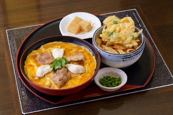 名古屋コーチン親子丼とかき揚げきしめんセット