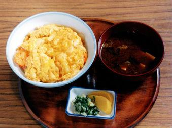 炸豬排蓋飯（午餐附贈赤醬湯）