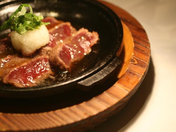 くじらの鉄板レアステーキ
