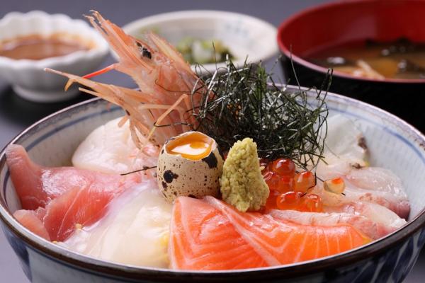 Bowl of rice topped with sashimi