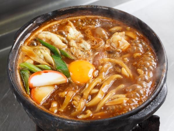 Mì miso-nikomi udon với gà nagoya-cochin (Có trứng gà)