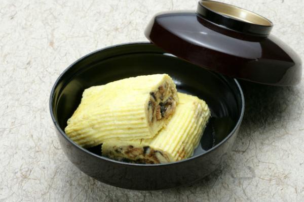 Umaki (omelet-wrapped eel)