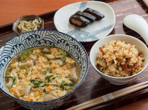 棊子麺茶寮いしこん ／ 味の司 石昆　名古屋コーチン親子月見きしめん