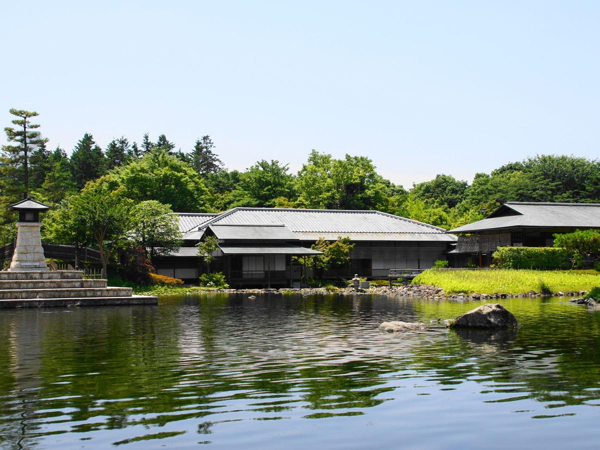 白鳥庭園