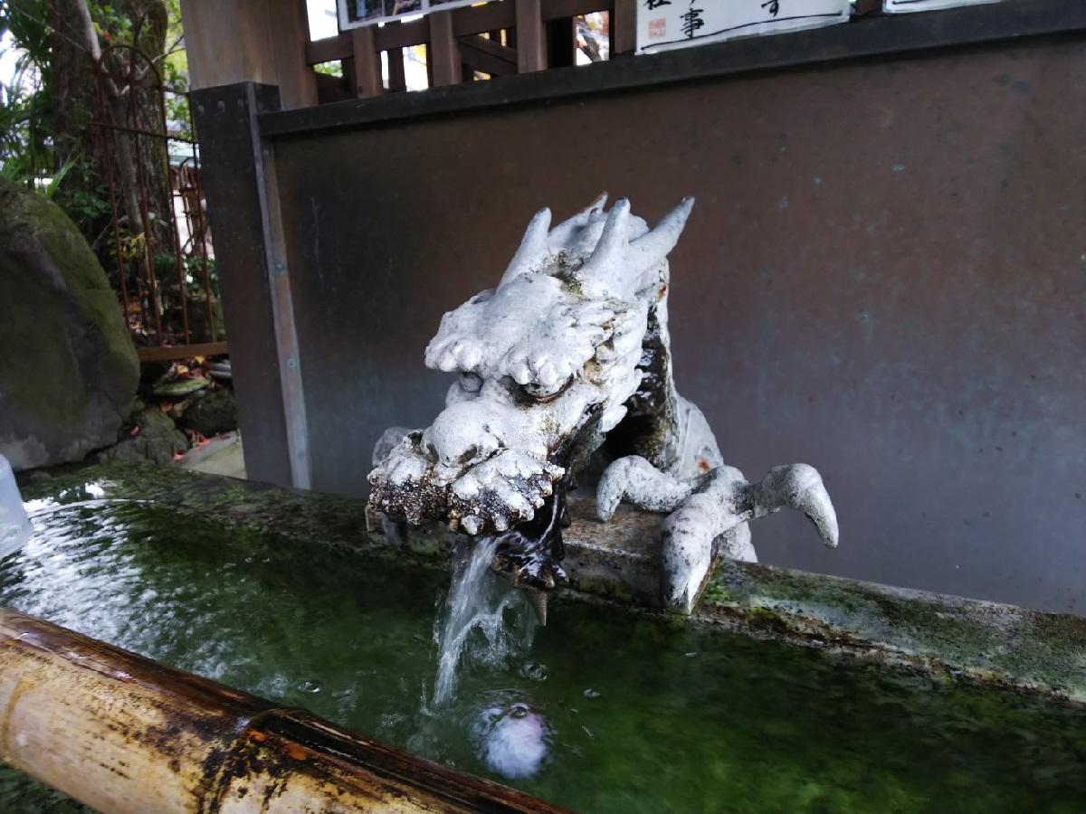 高牟神社　古井の水