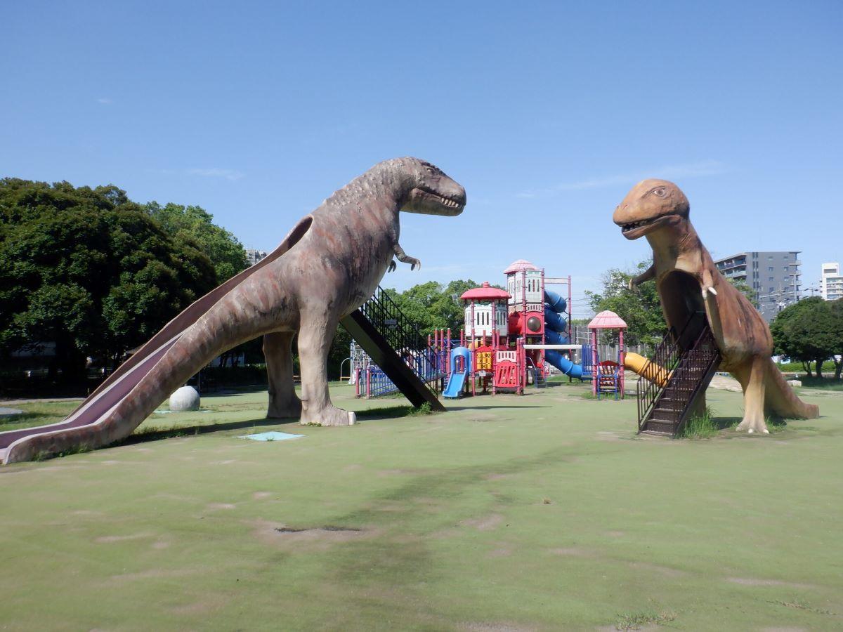 大高緑地　恐竜広場