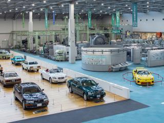 自動車館の車の展示