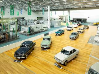 自動車館の車の展示