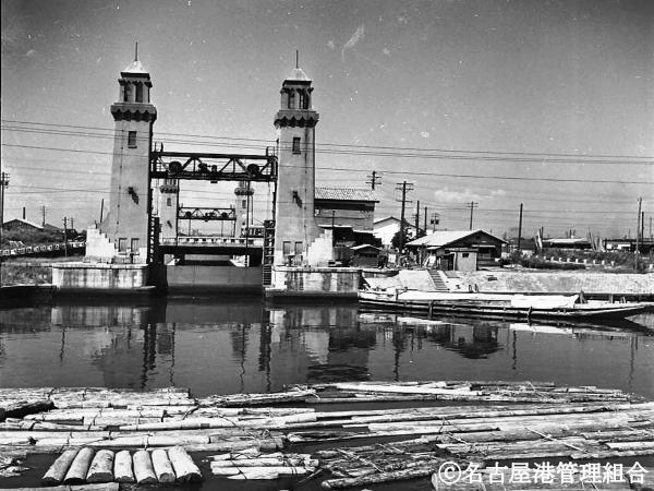 昭和30年前後の松重閘門 