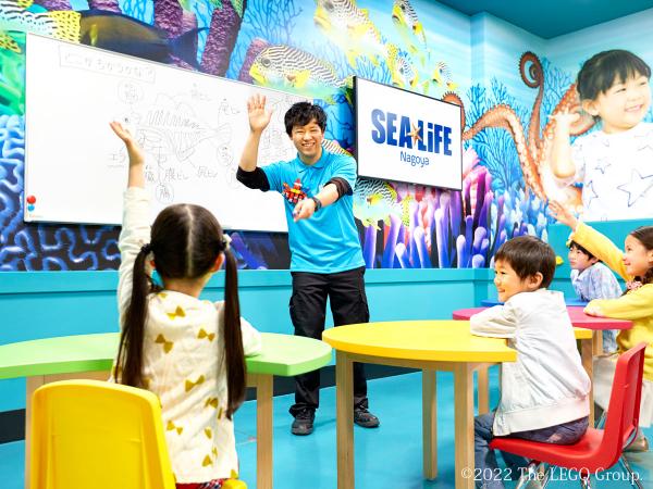ワークショップをする子供たち
