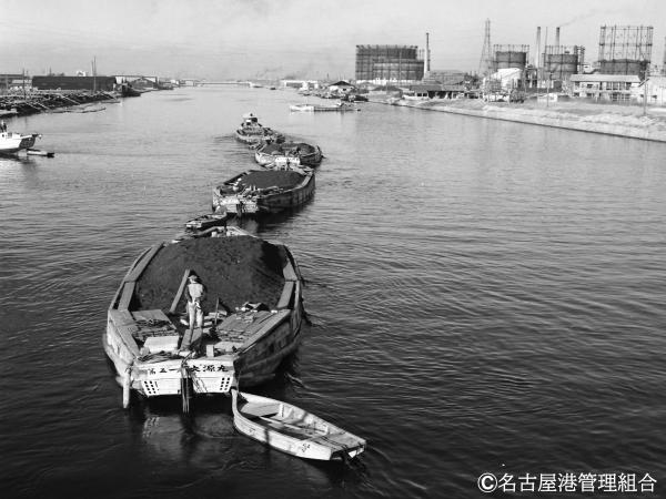 昭和30年前後の中川運河  （名古屋港管理組合）