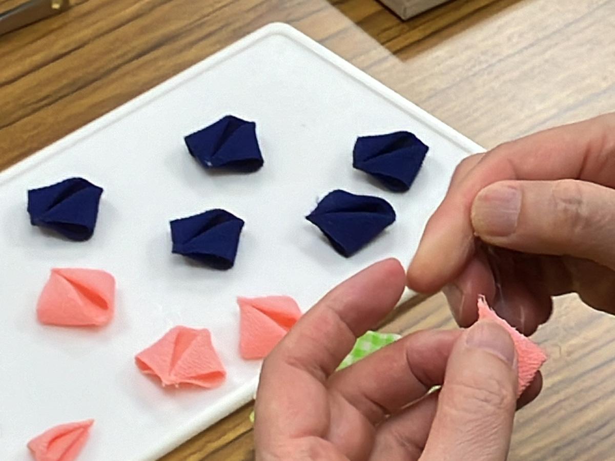 Experience Japanese Culture Firsthand 《 Tsumami-zaiku Experience》