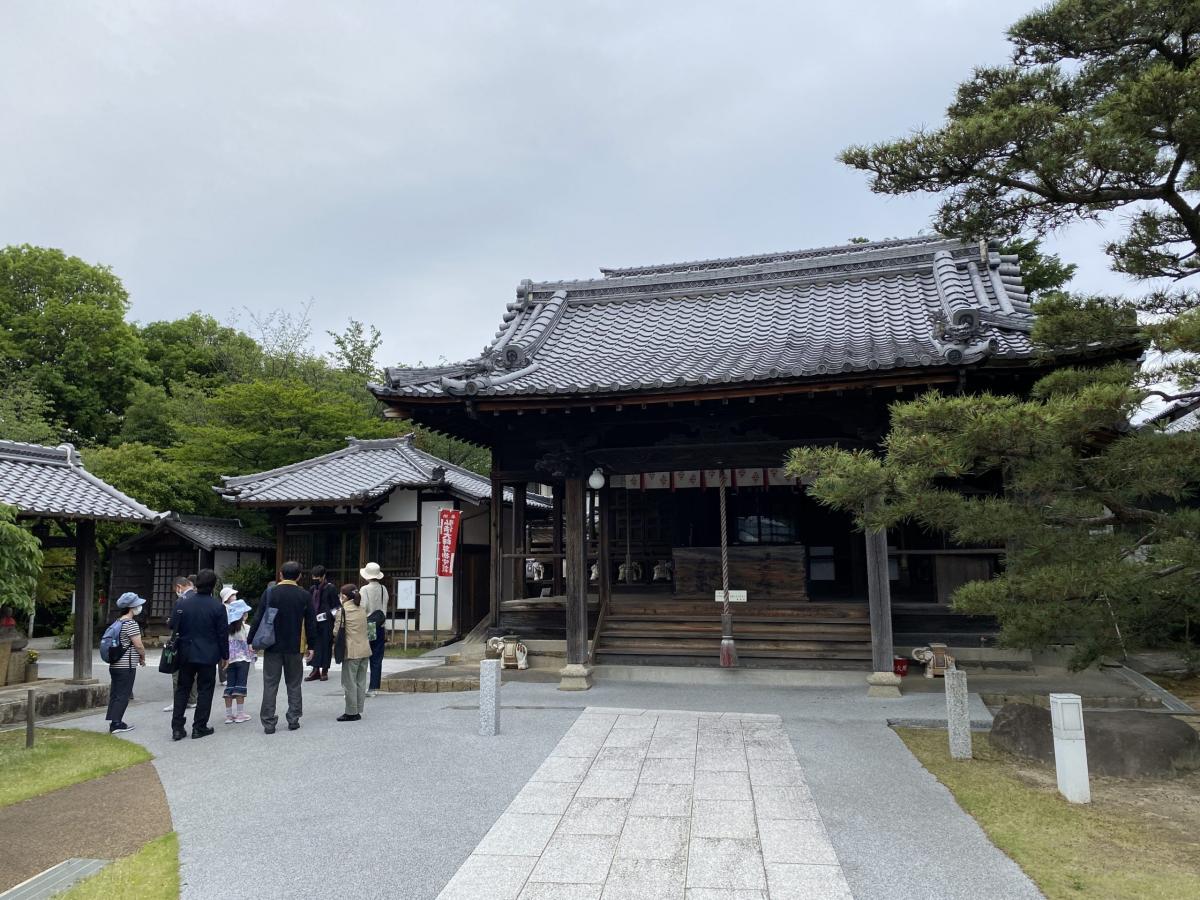 広がる霊園と寺社と街道の交わる境界に涌きたつ「噂」と「妖怪」のまち八事
