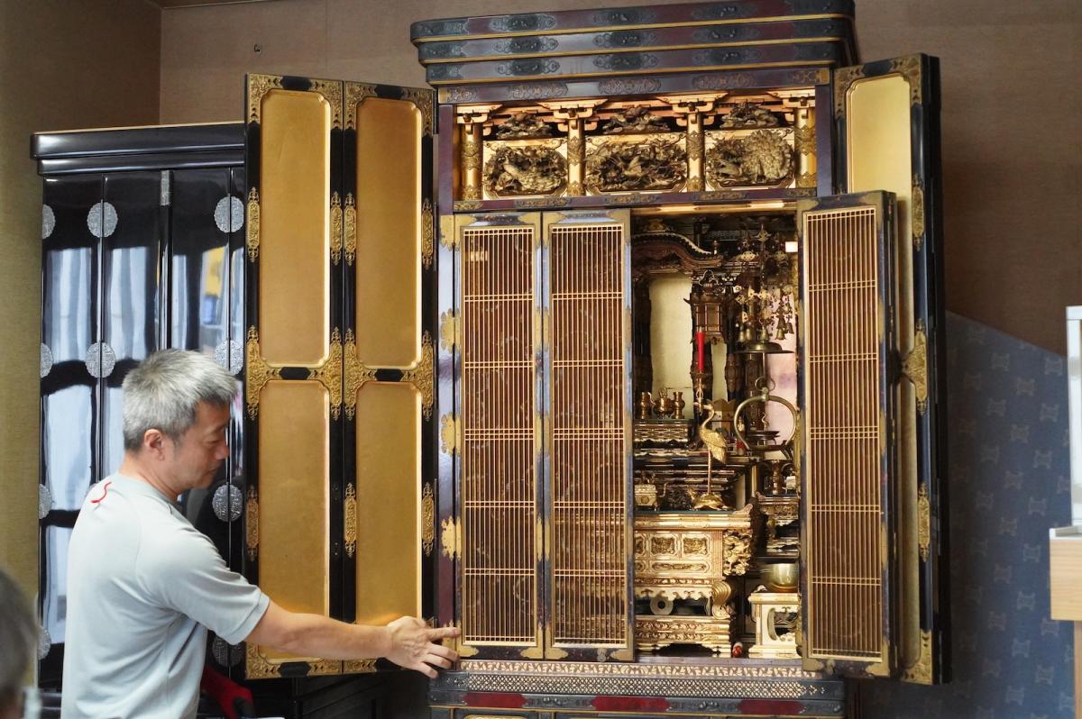 【名古屋仏壇・金箔】0.0001mmを扱う職人の世界!名古屋仏壇職人とお気に入りのもので金箔貼り体験ツアー