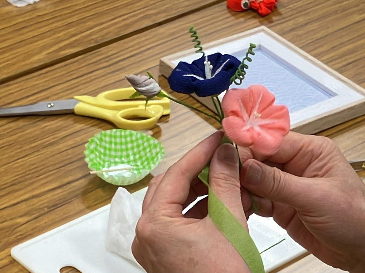 Experience Japanese Culture Firsthand 《 Tsumami-zaiku Experience》