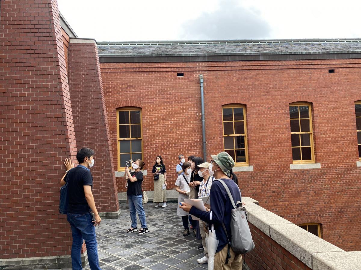 【近代建築】重厚なレンガ壁の中庭を特別拝観！建築史家とめぐる明治建築の傑作「市政資料館」ツアー