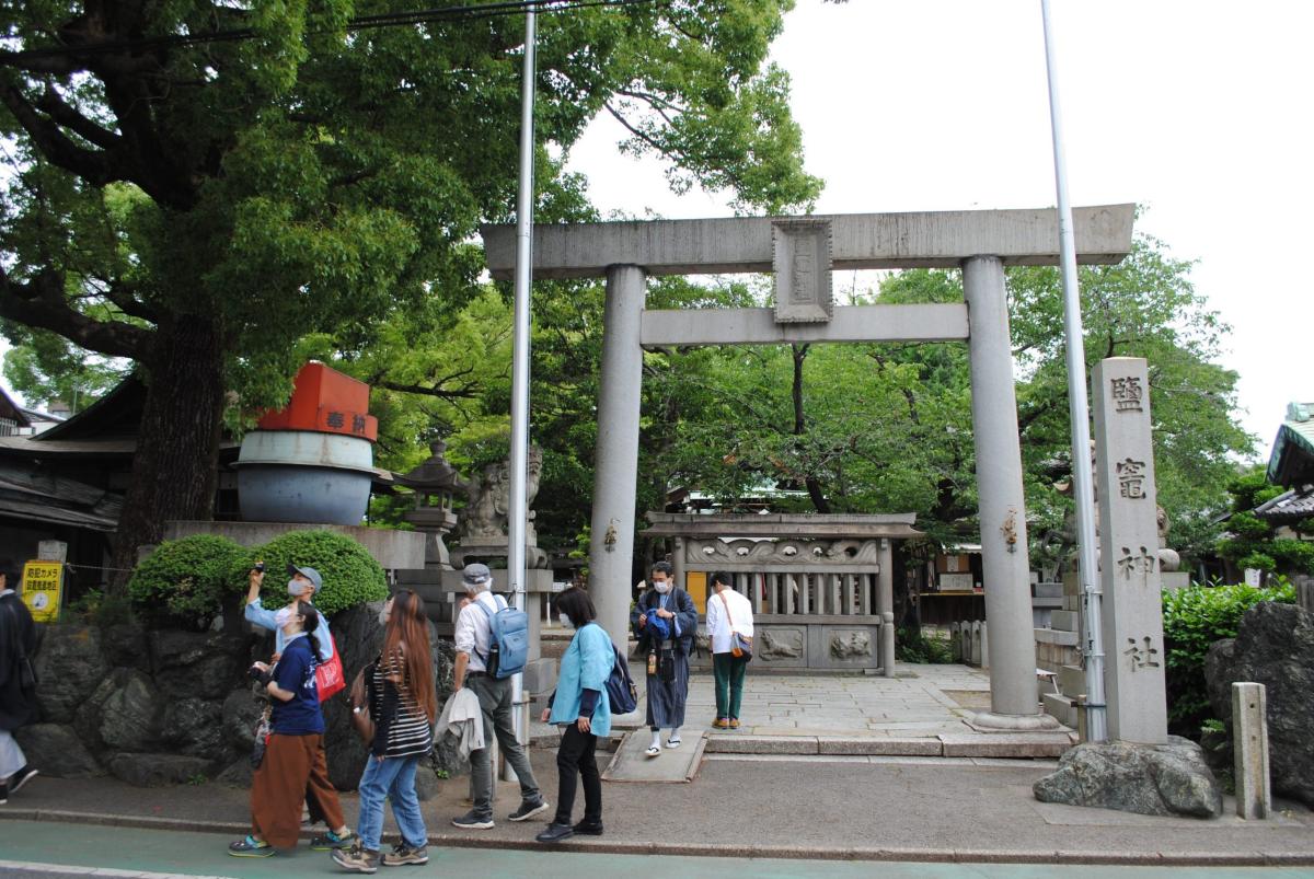 【妖怪・鹽竈神社】柄杓でお皿に水をかける珍体験！水運の街に根付く「河童伝説」を紐解く！なごや妖怪まち歩きツアー
