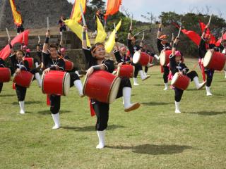 Experience Japanese Culture Firsthand  ≪Okinawa traditional Eisa dance Experience≫