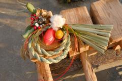 新年を祝う！ヒフミヨイ農園マコモしめ縄づくりツアー